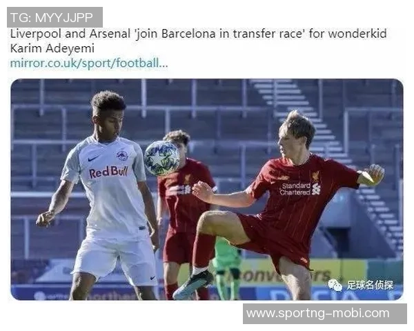 维尼修斯在阿森纳基地训练期间与枪手青训小将亲密合影留念